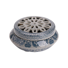 Charger l&#39;image dans la galerie, Ceramic blue and white porcelain Chinese incense burner
