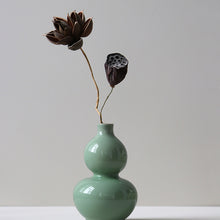 Görseli Galeri görüntüleyiciye yükleyin, Jingdezhen Ceramic Gourd Shaped Vase-Pea Green - ETNCN
