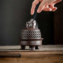 Görseli Galeri görüntüleyiciye yükleyin, Ceramic Antique Pixiu Chinese Incense Burner
