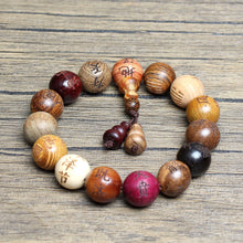 Görseli Galeri görüntüleyiciye yükleyin, Wooden Traditional Taoist Bagua Symbol Bracelet 15mm to Attract Wealth and Keep You Safe - ETNCN
